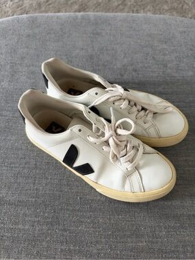 Veja Esplar Low Black and White Women's Sneakers